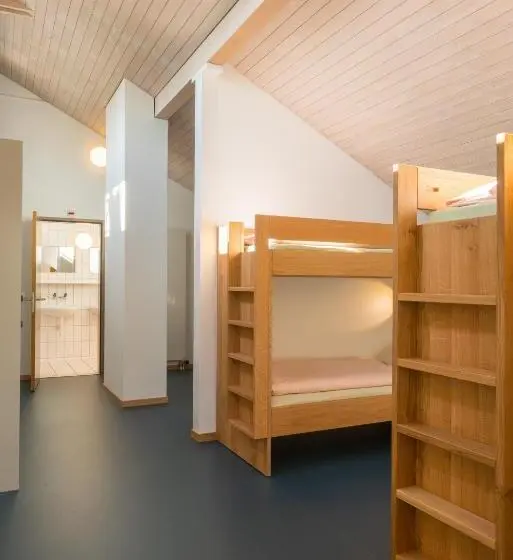 Perhehuone, Zug Youth Hostel
