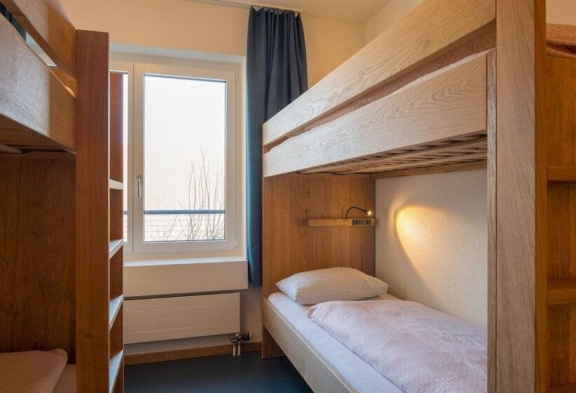 חדר סטנדרטי לארבעה עם חדר אמבטיה משותף, Zug Youth Hostel
