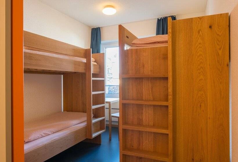חדר סטנדרטי לארבעה עם חדר אמבטיה משותף, Zug Youth Hostel