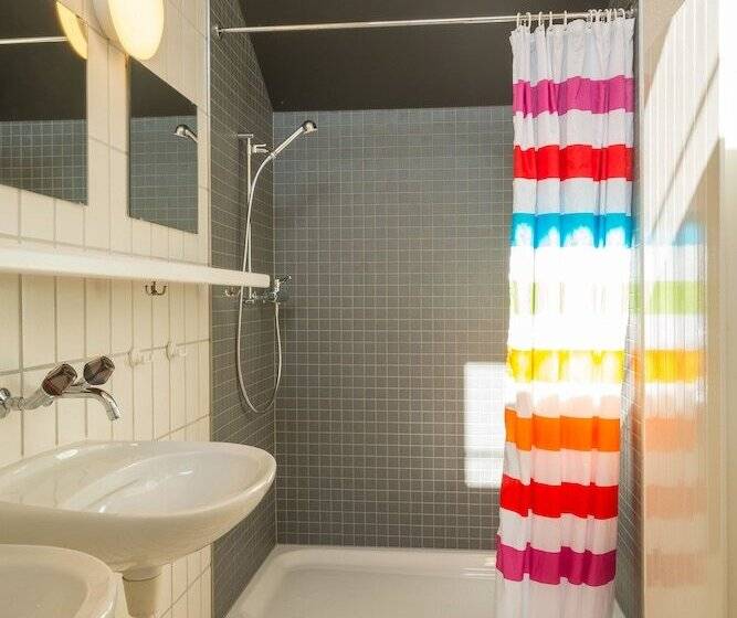 חדר סטנדרט חדר אמבטיה משותף, Zug Youth Hostel