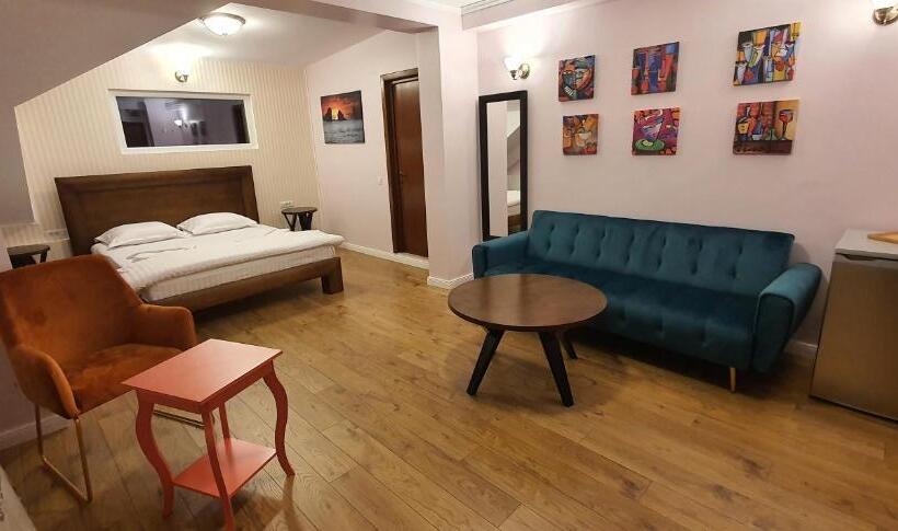 اتاق سوپریور سه تخته, Raluca Boutique