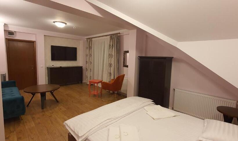 اتاق سوپریور سه تخته, Raluca Boutique