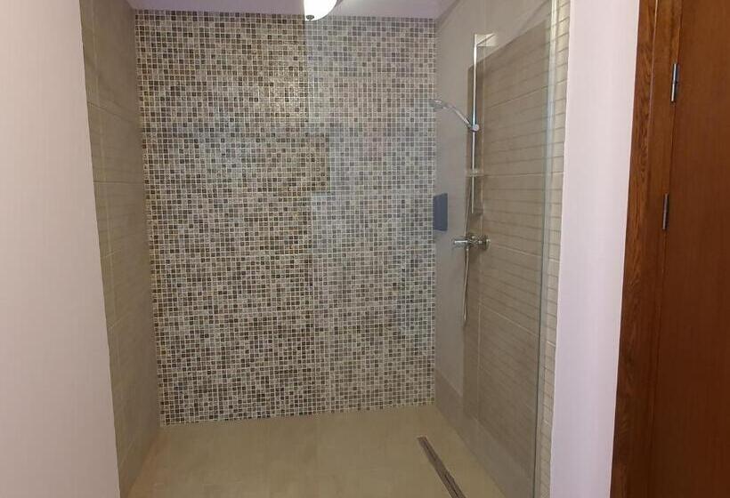 اتاق سوپریور سه تخته, Raluca Boutique