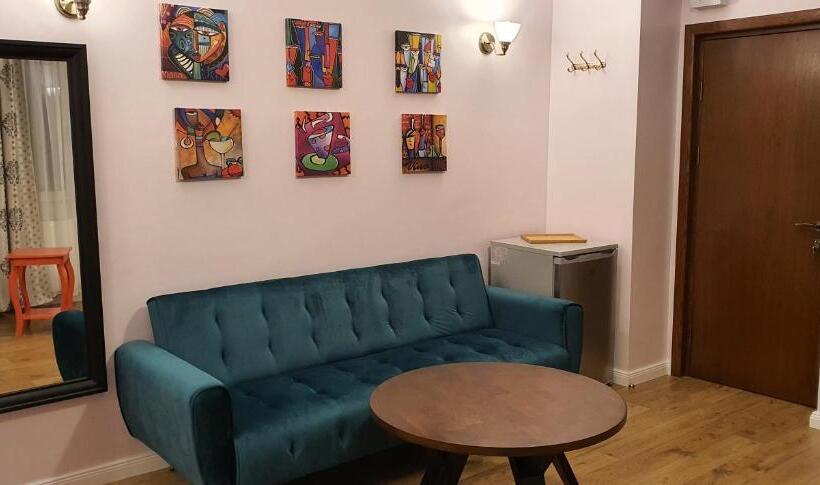 اتاق سوپریور سه تخته, Raluca Boutique