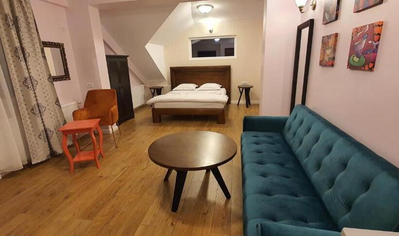 اتاق سوپریور سه تخته, Raluca Boutique