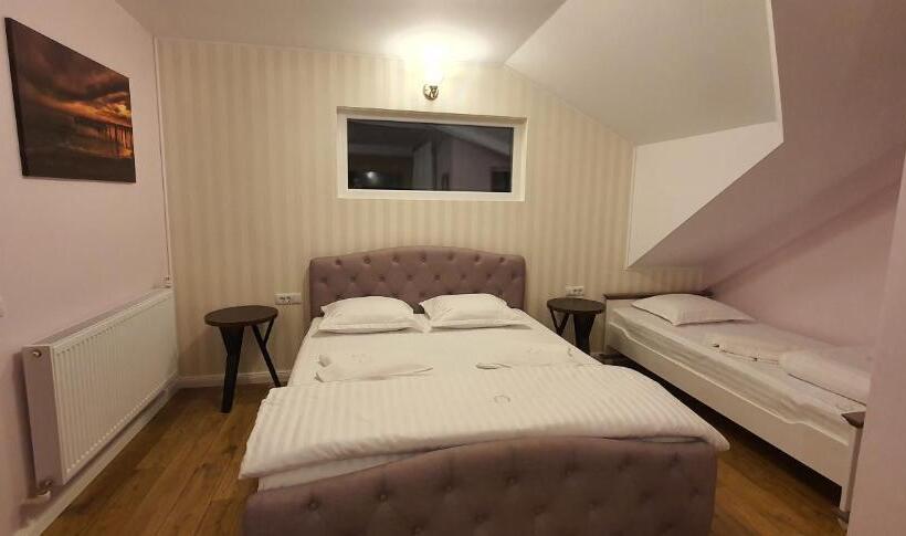 اتاق خانوادگی, Raluca Boutique