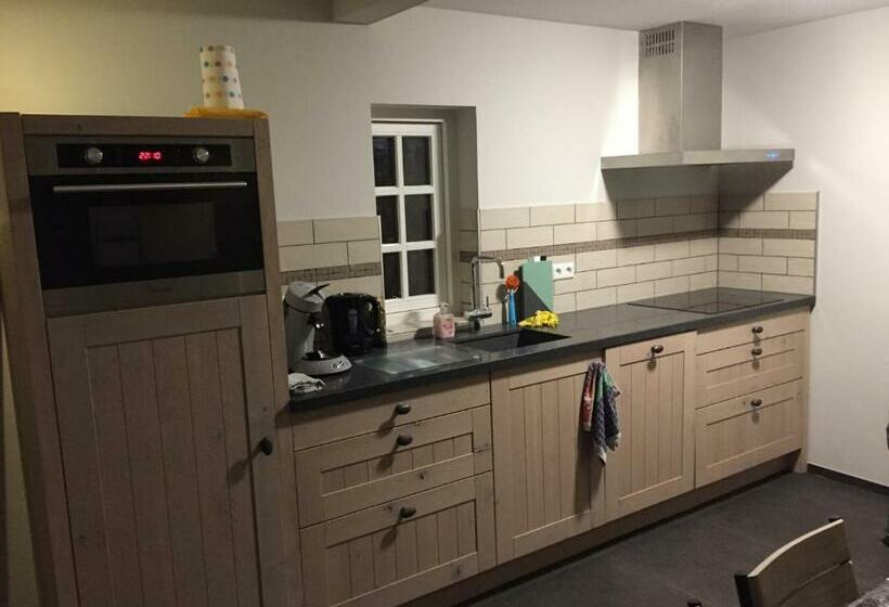 이코노미 룸, Het Boenhok Logies