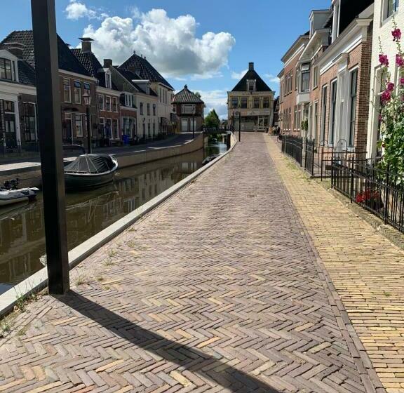 Номер Deluxe, B&b Het Herenhuys Aan De Historische Gracht Van Kollum