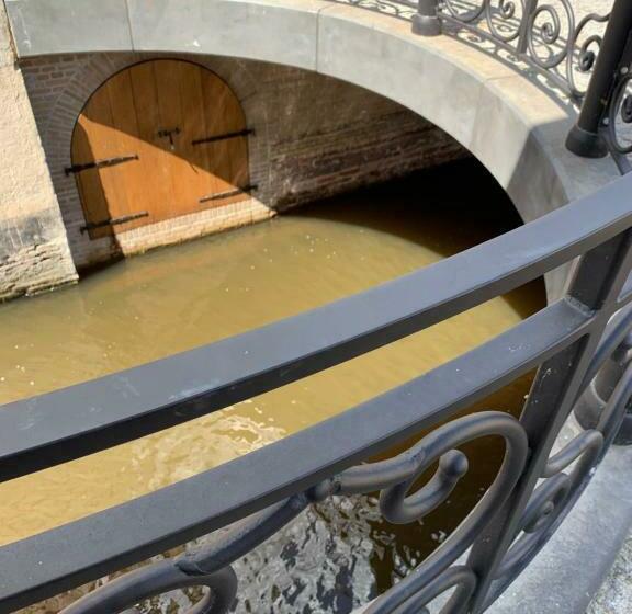 디럭스 룸, B&b Het Herenhuys Aan De Historische Gracht Van Kollum