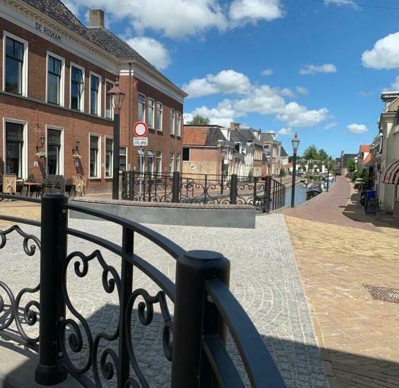 Номер Deluxe, B&b Het Herenhuys Aan De Historische Gracht Van Kollum