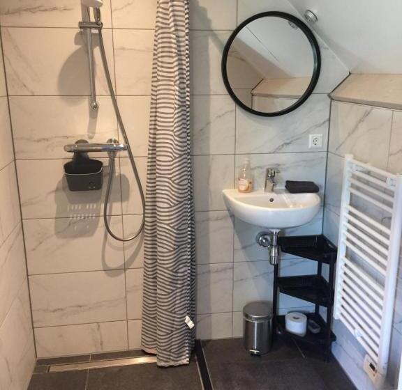 이코노미 룸, Het Boenhok Logies