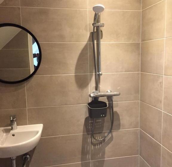 이코노미 룸, Het Boenhok Logies