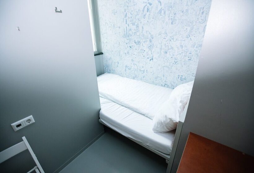 اتاق استاندارد یک نفره, Clinknoord Hostel