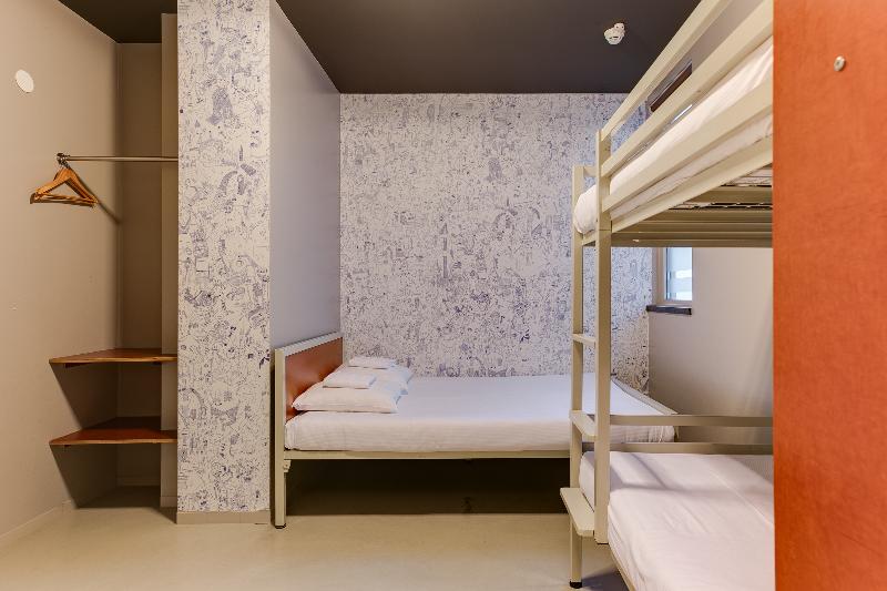 اتاق خانوادگی, Clinknoord Hostel