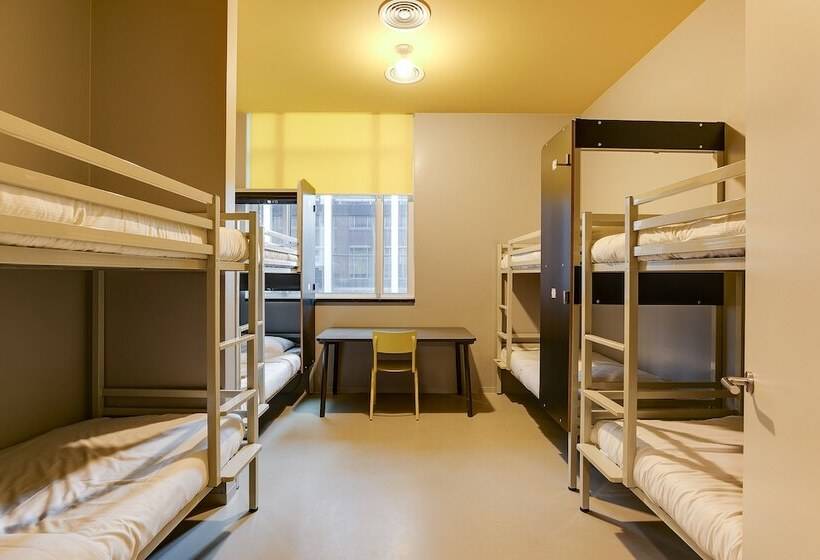 تختخواب در اتاق مشترک, Clinknoord Hostel