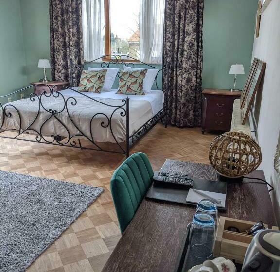 חדר דלוקס, De Gravin Van Vorden