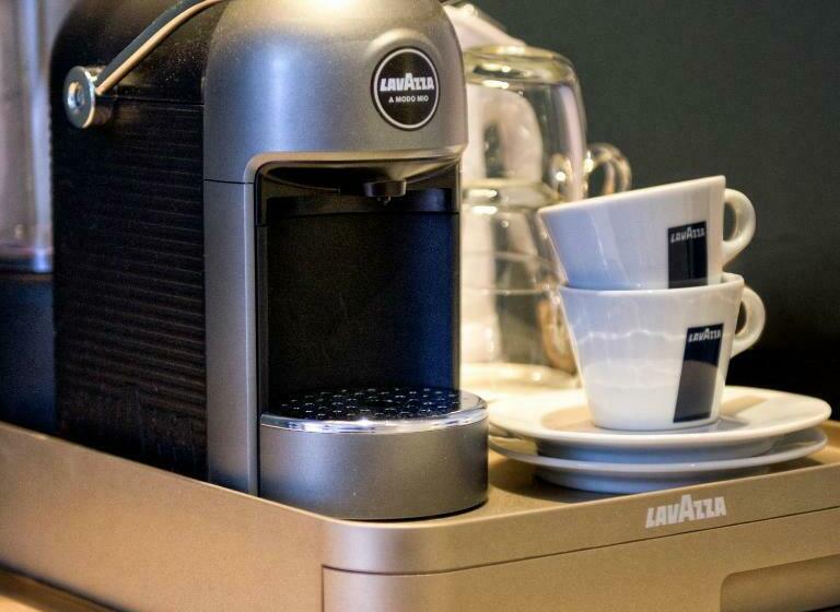 エコノミーシングルルーム, Et Le Cafe De Paris