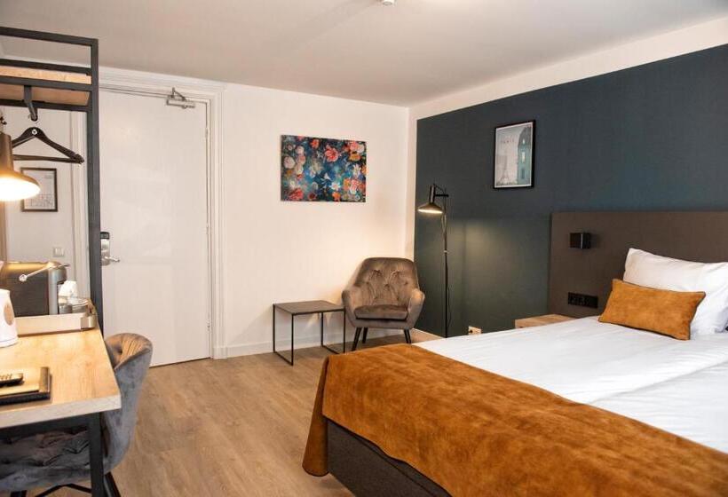 スーペリアールーム, Et Le Cafe De Paris