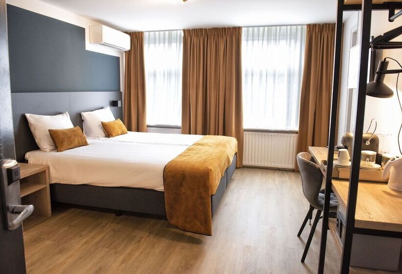 スーペリアールーム, Et Le Cafe De Paris