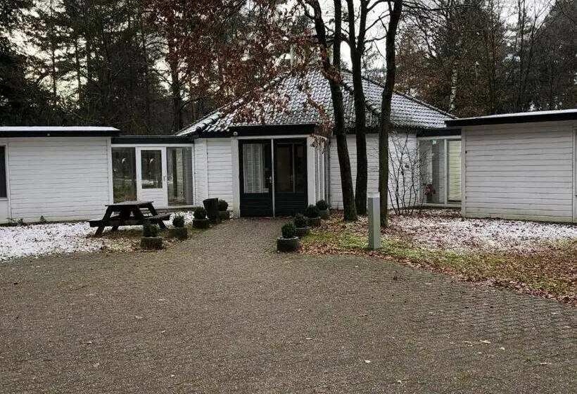 Standard Yhden Hengen Huone, Landgoed Isvw