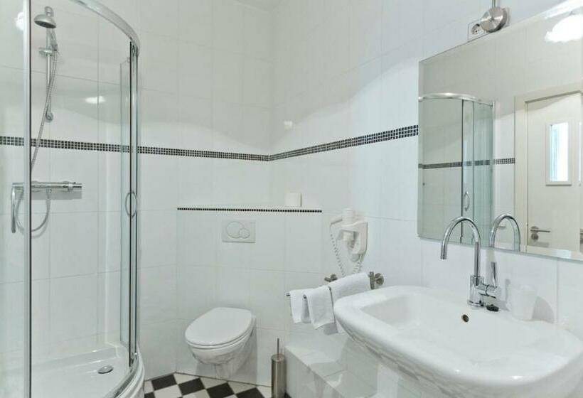 コンフォートルーム, Villa Rozenhof