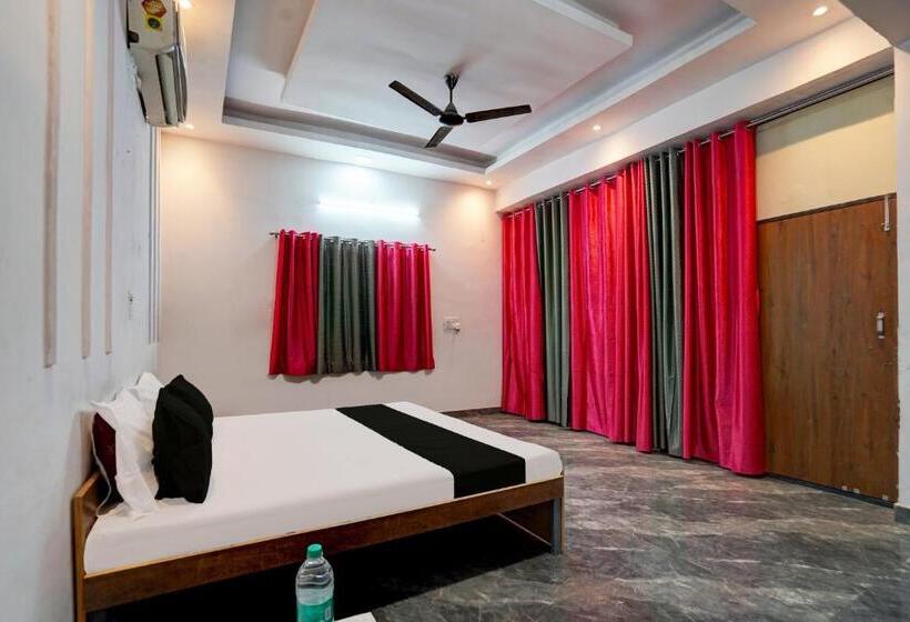 トリプルクラシックルーム, Oyo Kvs Guest House