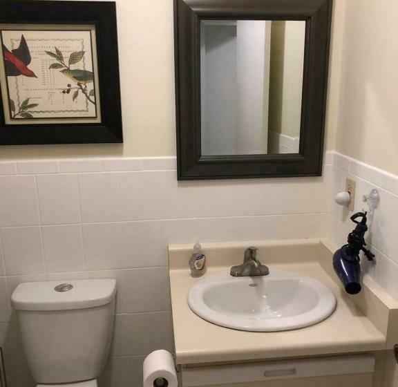 غرفة قياسية, Butterfly Manor