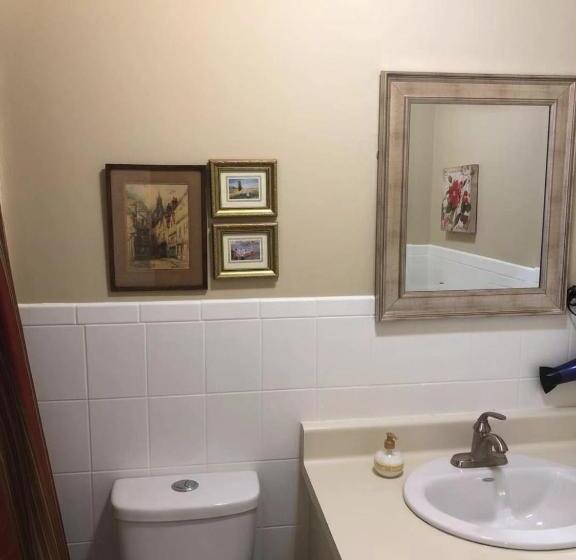 غرفة قياسية, Butterfly Manor