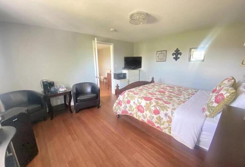 جناح عائلي, Butterfly Manor