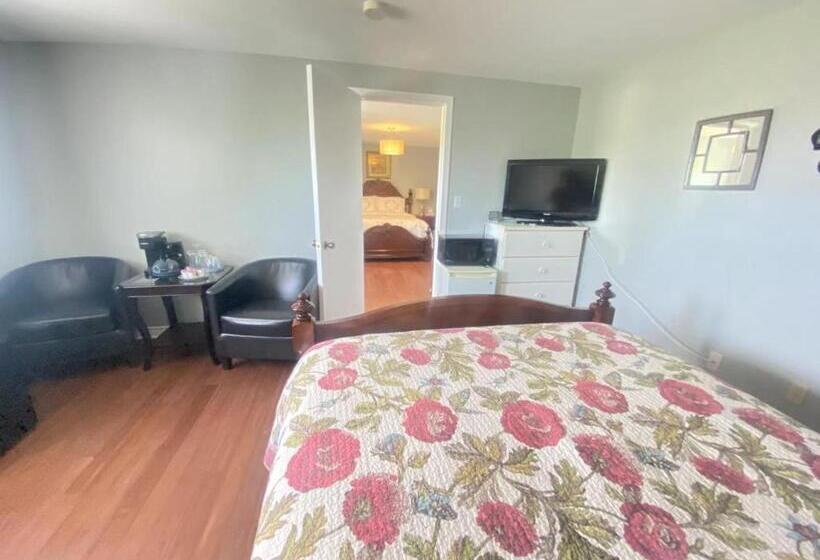 جناح عائلي, Butterfly Manor