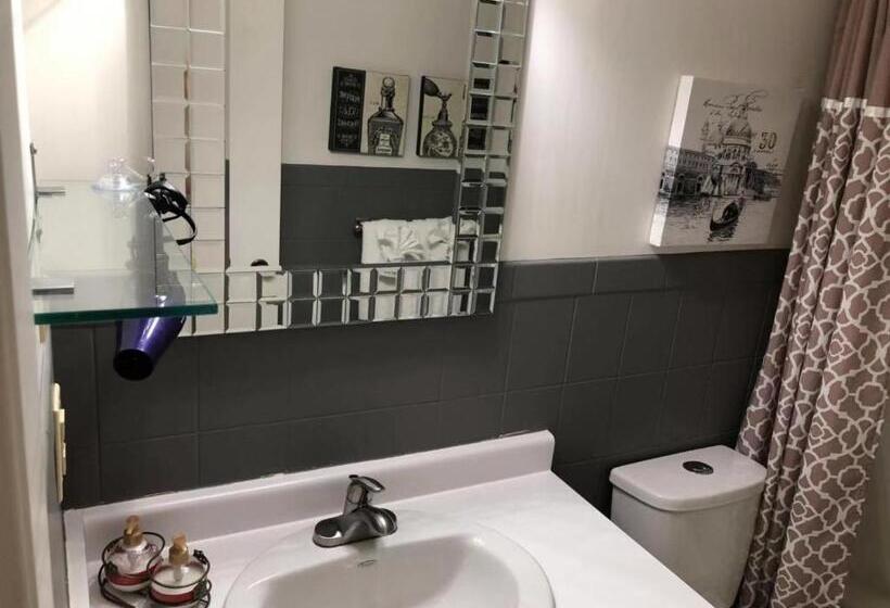 جناح, Butterfly Manor