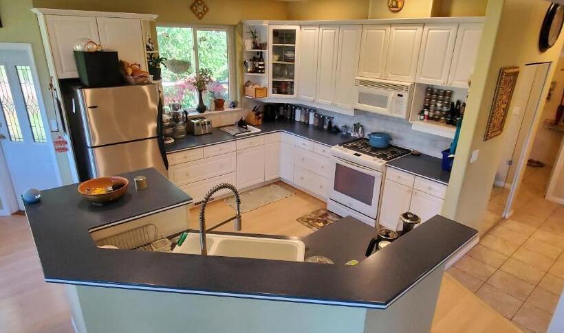 2间卧室的房子, Madeira Park Oceanview Suites