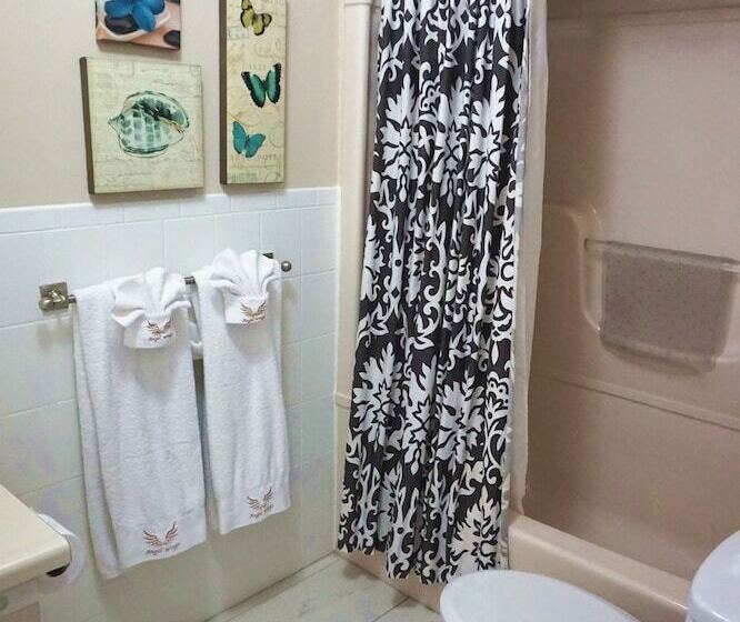 غرفة قياسية, Butterfly Manor