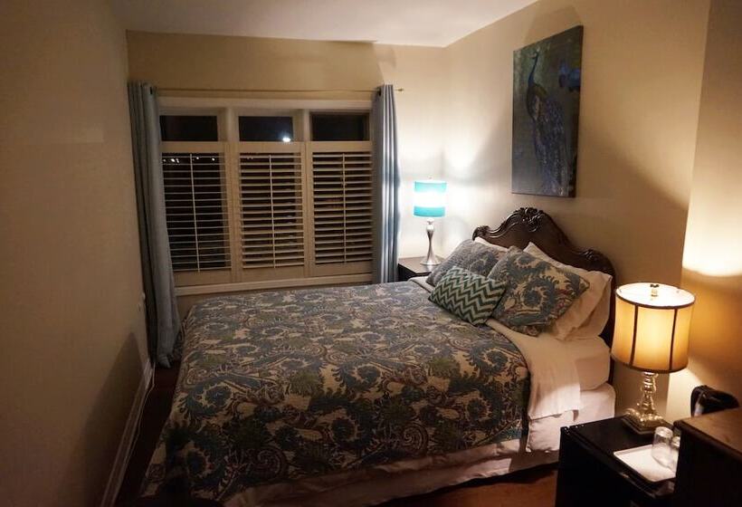 غرفة قياسية, Butterfly Manor