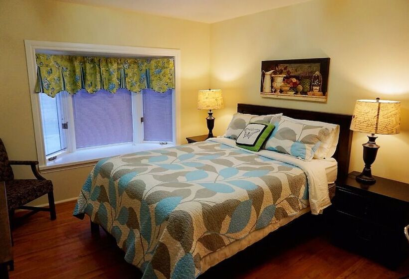 غرفة قياسية, Butterfly Manor