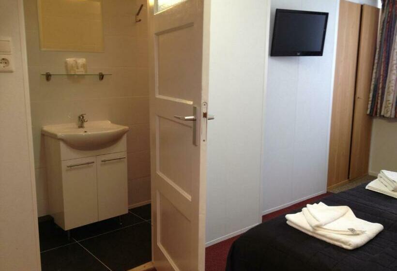 スタンダードトリプルルーム, Anna