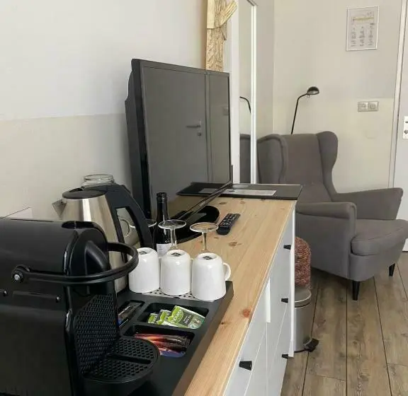 Standard Kolmen Hengen Huone, Buren