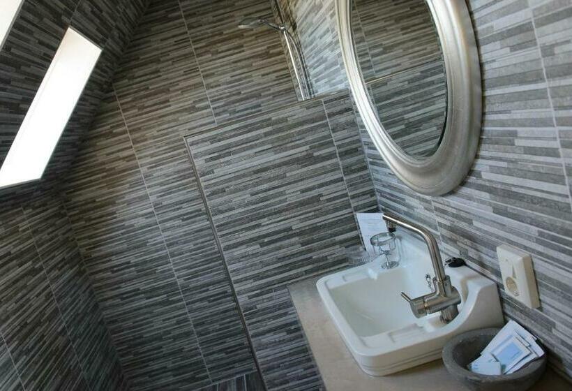 חדר דלוקס, Buren