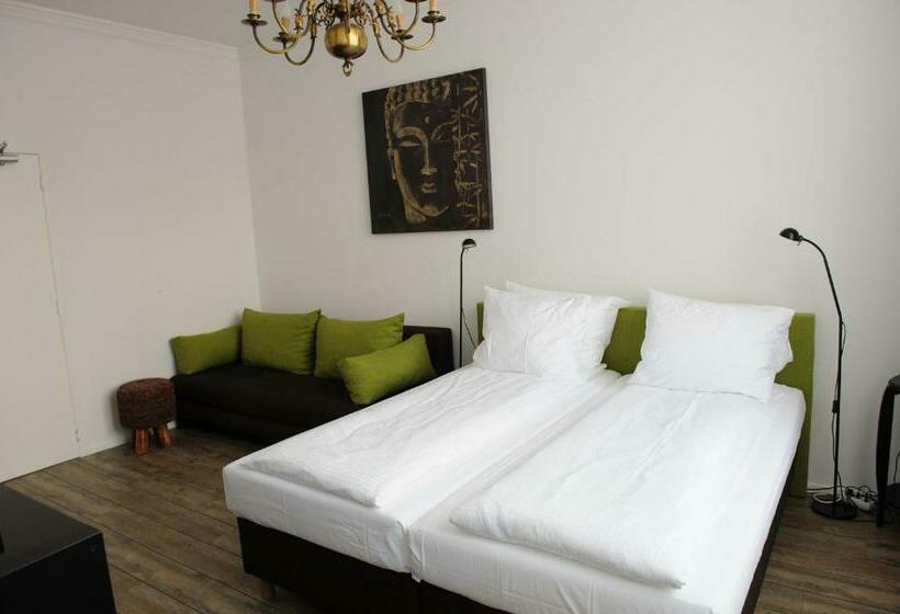 חדר סטנדרט לשלושה, Buren