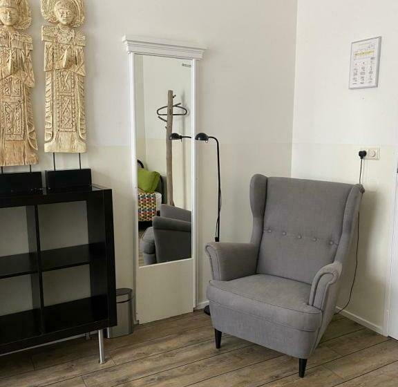 חדר סטנדרט לשלושה, Buren