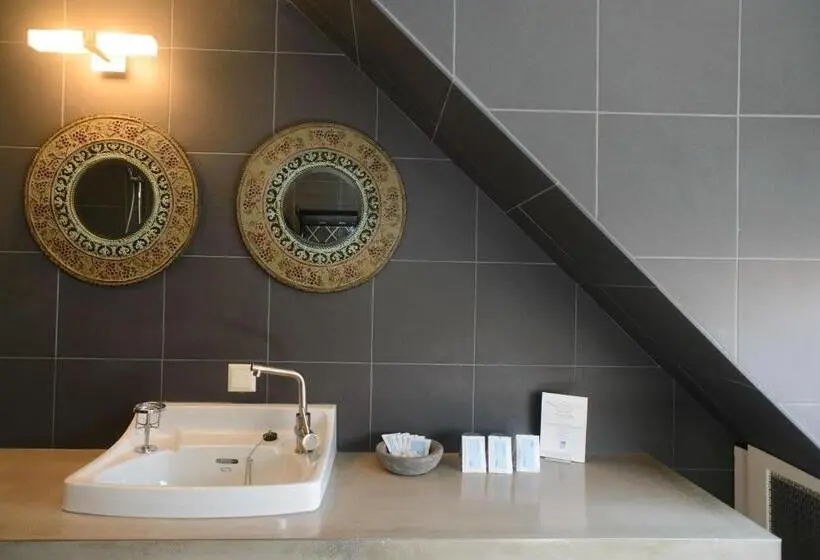 Deluxe Kolmen Hengen Huone, Buren