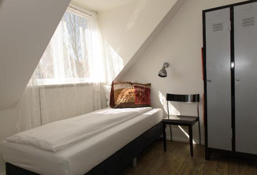 חדר דלוקס לשלושה, Buren