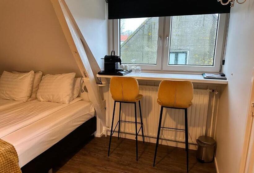 Номер Deluxe, Buren
