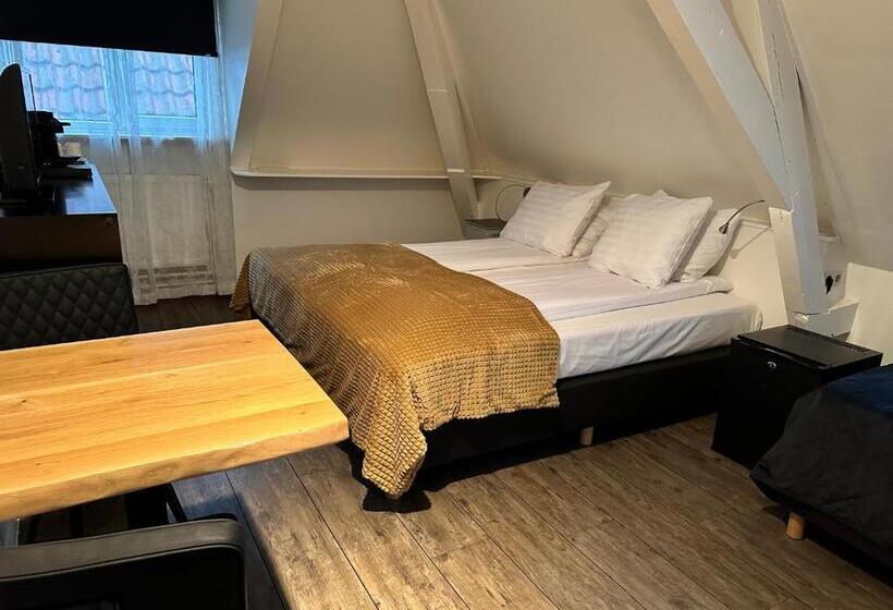 Трехместный Номер Deluxe, Buren