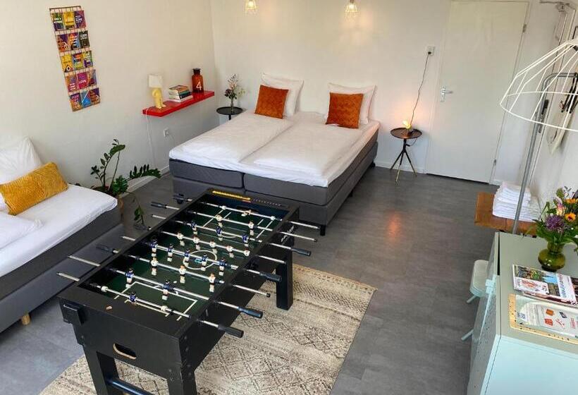 اتاق لوکس سه تخته, Credible