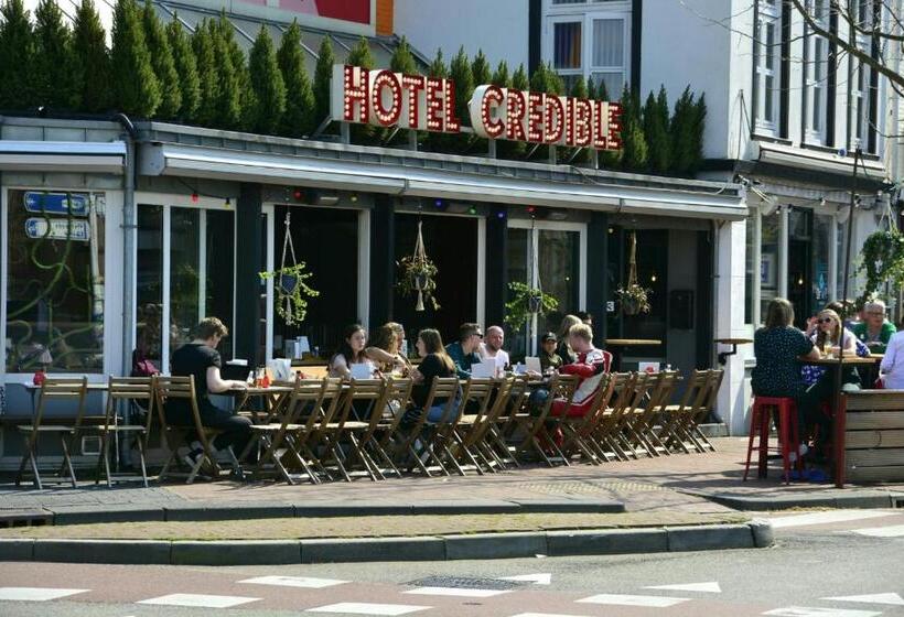 اتاق استاندارد سه نفره, Credible