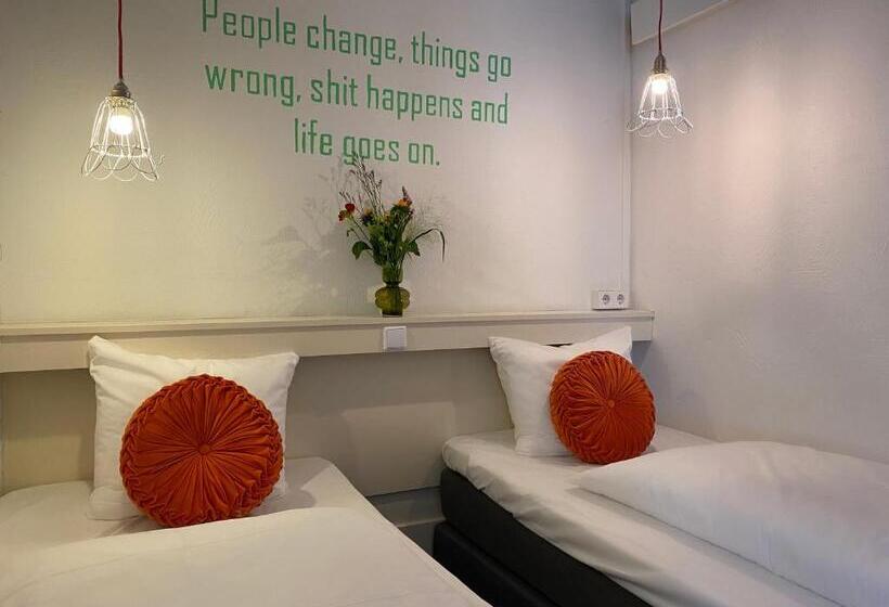 اتاق استاندارد سه نفره, Credible