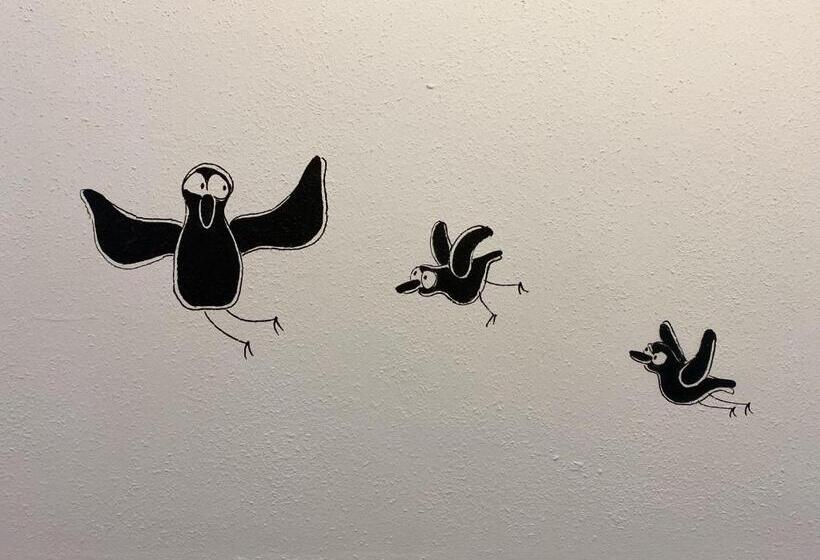 اتاق اکونومی, Credible