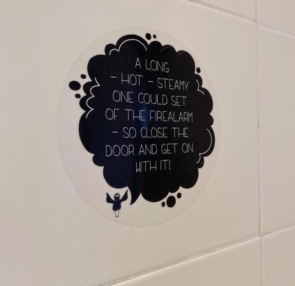 اتاق اکونومی, Credible