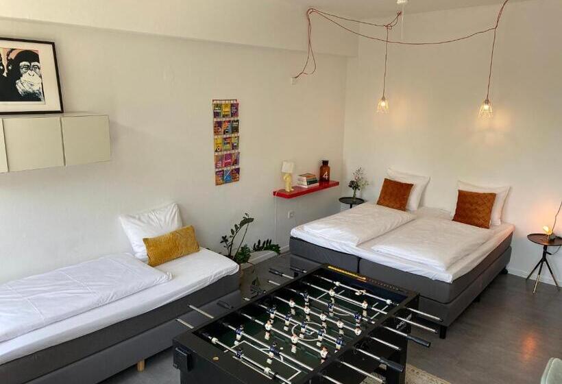 اتاق لوکس سه تخته, Credible